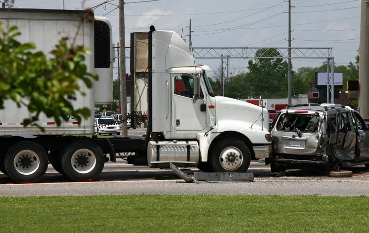 Commercial Truck Accidents in Phoenix: Why Claims and Policies Pay Differently
